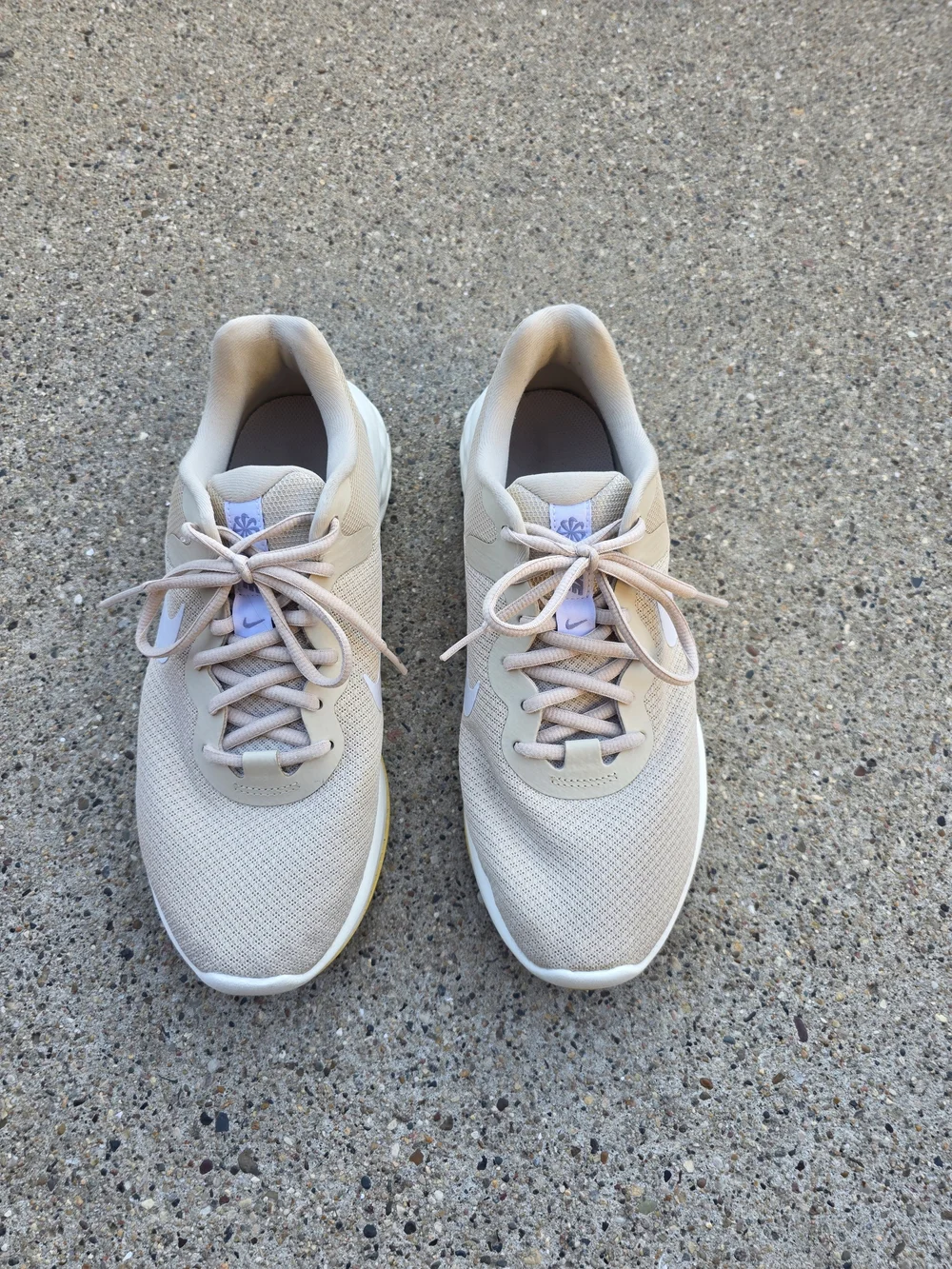 Nike Women's Beige Lightweigt Sneaker  Size 10.5 - Picture 7 of 15